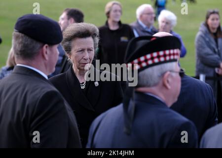 Galashiels, Royaume-Uni. 15 septembre 2022. S.A.R. la princesse royale rendra visite aux Galashiels Légende : Anne, princesse royale (Anne Elizabeth Alice Louise; née le 15 août 1950), est le deuxième enfant et la seule fille de la reine Elizabeth II et du prince Philip, duc d'Édimbourg, Et la seule sœur du roi Charles III son Altesse Royale la Princesse Royale visitera les frontières écossaises aujourd'hui, jeudi 15 septembre, rencontrant les résidents et le personnel de Waverley Care Home, les élèves de l'Académie Galashiels, les soignants locaux et les anciens combattants. La princesse Royale est présidente de la fiducie des soignants et est connue pour son travail suppo CRED Banque D'Images