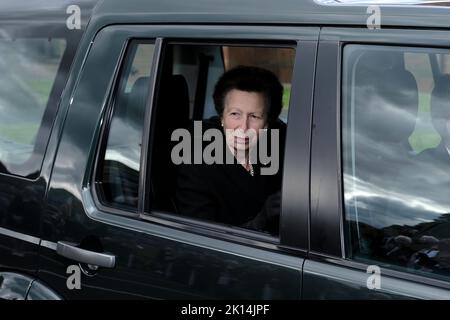 Galashiels, Royaume-Uni. 15 septembre 2022. S.A.R. la princesse royale rendra visite aux Galashiels Légende : Anne, princesse royale (Anne Elizabeth Alice Louise; née le 15 août 1950), est le deuxième enfant et la seule fille de la reine Elizabeth II et du prince Philip, duc d'Édimbourg, Et la seule sœur du roi Charles III son Altesse Royale la Princesse Royale visitera les frontières écossaises aujourd'hui, jeudi 15 septembre, rencontrant les résidents et le personnel de Waverley Care Home, les élèves de l'Académie Galashiels, les soignants locaux et les anciens combattants. La princesse Royale est présidente de la fiducie des soignants et est connue pour son travail suppo CRED Banque D'Images