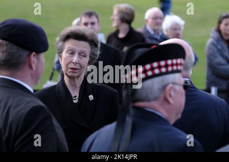 Galashiels, Royaume-Uni. 15 septembre 2022. S.A.R. la princesse royale rendra visite aux Galashiels Légende : Anne, princesse royale (Anne Elizabeth Alice Louise; née le 15 août 1950), est le deuxième enfant et la seule fille de la reine Elizabeth II et du prince Philip, duc d'Édimbourg, Et la seule sœur du roi Charles III son Altesse Royale la Princesse Royale visitera les frontières écossaises aujourd'hui, jeudi 15 septembre, rencontrant les résidents et le personnel de Waverley Care Home, les élèves de l'Académie Galashiels, les soignants locaux et les anciens combattants. La princesse Royale est présidente de la fiducie des soignants et est connue pour son travail suppo CRED Banque D'Images