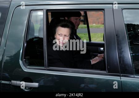 Galashiels, Royaume-Uni. 15 septembre 2022. S.A.R. la princesse royale rendra visite aux Galashiels Légende : Anne, princesse royale (Anne Elizabeth Alice Louise; née le 15 août 1950), est le deuxième enfant et la seule fille de la reine Elizabeth II et du prince Philip, duc d'Édimbourg, Et la seule sœur du roi Charles III son Altesse Royale la Princesse Royale visitera les frontières écossaises aujourd'hui, jeudi 15 septembre, rencontrant les résidents et le personnel de Waverley Care Home, les élèves de l'Académie Galashiels, les soignants locaux et les anciens combattants. La princesse Royale est présidente de la fiducie des soignants et est connue pour son travail suppo CRED Banque D'Images