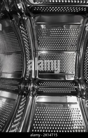 Gros plan de l'intérieur d'un tambour de lave-linge en acier Banque D'Images
