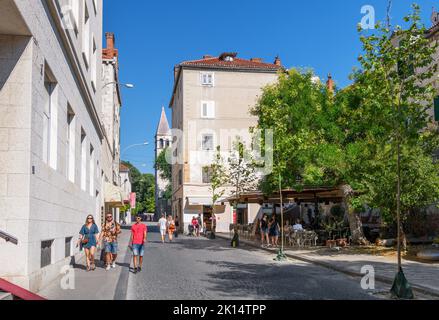 Ulica Kralja Tomislava, comme rue dans la vieille ville de Split, Croatie Banque D'Images