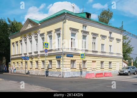 Domaine Antipin-Prokhorova-Levina sur la rue Goncharnaya, construit dans le style du classicisme en 1838, point de repère : Moscou, Russie - 04 août 2022 Banque D'Images