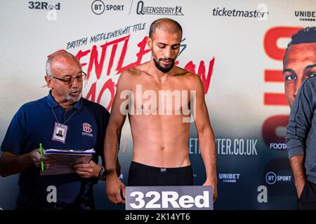 LONDRES, ROYAUME-UNI. 15th septembre 2022. Stefan Nicolae pendant Frank Warren présente Bentley vs Morrison Official Weigh-in à l'hôtel de ville de Bethnal Green jeudi, 15 septembre 2022 à LONDRES (usage éditorial seulement, licence requise pour un usage commercial. Aucune utilisation dans les Paris, les jeux ou les publications d'un seul club/ligue/joueur.) Credit: Taka G Wu/Alay Live News Banque D'Images