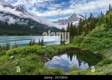 Lac Josephine le long de la piste des glaciers de Grinnell dans le parc national des Glaciers Montana USA Banque D'Images