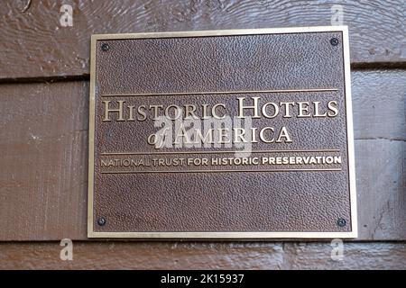 Montana, États-Unis - 4 juillet 2022 : plaque historique pour les nombreux hôtels Glacier dans le parc national des Glaciers Banque D'Images