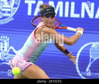 15 septembre 2022, Chennai, Tamil Nadu, Inde: Chennai, Inde, 15th septembre 2022 : .Chennai Open WTA 250 : ..Nadia PODOROSKA ARG vs.Tatjana MARIA GER..MARIA en action et battit PODOROSKA par 3-6, 6-2,6-6,6-7. (Credit image: © Seshadri Sukumar/ZUMA Press Wire) Banque D'Images