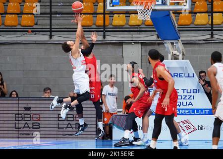 Desio, Italie. 15th septembre 2022. Colbey Ross (Openjobmestis Pallacanestro Varèse) pendant la coupe Lombardie - Olimpia Milano vs Varèse Pallacanestro, événement à Desio, Italie, 15 septembre 2022 Credit: Independent photo Agency/Alay Live News Banque D'Images