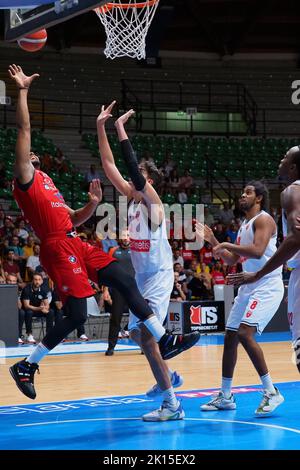 Desio, Italie. 15th septembre 2022. Deshaun Thomas (EA7 Emporio Armani Olimpia Milano) pendant la coupe Lombardie - Olimpia Milano vs Varese Pallacanestro, événement à Desio, Italie, 15 septembre 2022 crédit: Agence de photo indépendante/Alamy Live News Banque D'Images