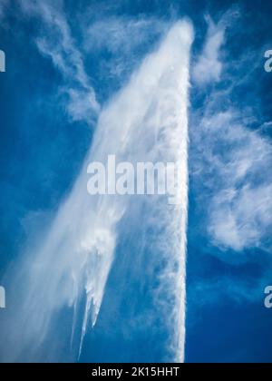 Le Jet d'eau est une grande fontaine à Genève, en Suisse. Banque D'Images