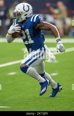 Indianapolis Colts en course de retour Nyheim Hines (21) retourne un punt lors du match de football NFL entre les Indianapolis Colts et les Houston Texans on Banque D'Images