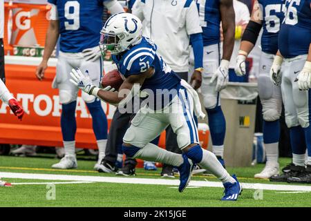 Indianapolis Colts en course de retour Nyheim Hines (21) exécute le ballon pendant le match de football NFL entre les Indianapolis Colts et les Houston Texans on Banque D'Images