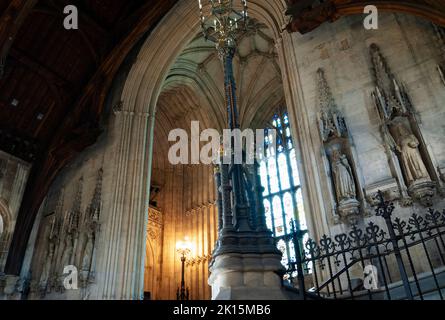 Plafond voûté et statues sculptées au Westminster Hall, Palais de Westminster, Londres, Royaume-Uni Banque D'Images