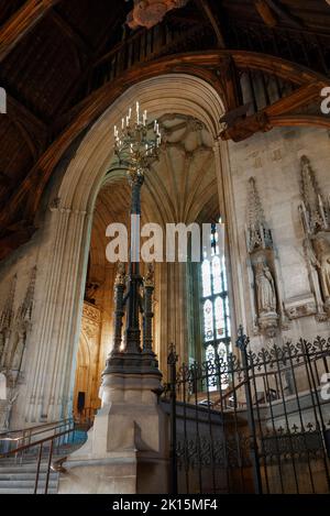 Plafond voûté et statues sculptées au Westminster Hall, Palais de Westminster, Londres, Royaume-Uni Banque D'Images