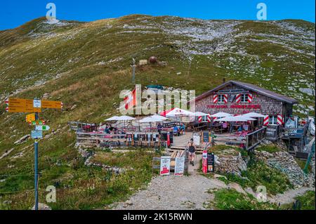 Lodge sur le sentier entre Schynighe Platte et Faulhorn sur les Alpes bernoises, près de Grindelwald Banque D'Images