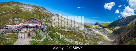 Lodge sur le sentier entre Schynighe Platte et Faulhorn sur les Alpes bernoises, près de Grindelwald Banque D'Images