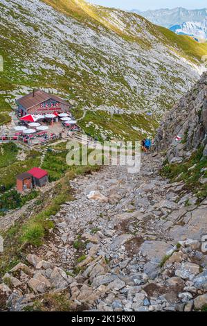 Lodge sur le sentier entre Schynighe Platte et Faulhorn sur les Alpes bernoises, près de Grindelwald Banque D'Images