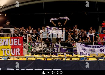 Bucarest, Roumanie. 16th septembre 2022. 16 septembre 2022: RSC Anderlecht fans pendant le match de l'UEFA Europa Conference League groupe B entre la FCSB Bucarest et la RSC Anderlecht au stade national Arena de Bucarest, Roumanie ROU. Catalin Soare/Cronos crédit: Cronos/Alamy Live News Banque D'Images