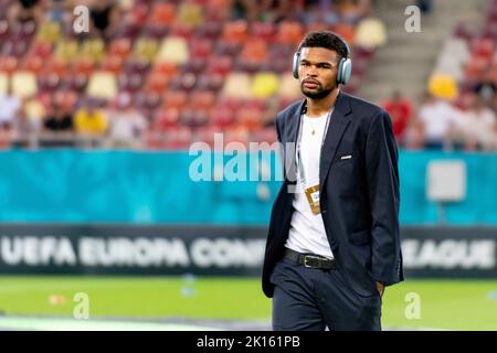 Bucarest, Roumanie. 16th septembre 2022. 16 septembre 2022: Malcolm Edjouma #18 de la FCSB avant le match de l'UEFA Europa Conference League groupe B entre la FCSB Bucarest et la RSC Anderlecht au stade national Arena de Bucarest, Roumanie ROU. Catalin Soare/Cronos crédit: Cronos/Alamy Live News Banque D'Images