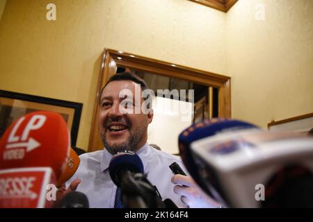 Naples, Campanie, Italie. 15th septembre 2022. Le sénateur Matteo Salvini, chef de Lega, parti de droite et chef de la coalition de droite lors des prochaines élections italiennes, est invité sur le site de l'Union industrielle de Naples et tient un discours sur les problèmes des liens entre le revenu de base, les immigrations et le travail. (Credit image: © Pasquale Gargano/Pacific Press via ZUMA Press Wire) Credit: ZUMA Press, Inc./Alamy Live News Banque D'Images