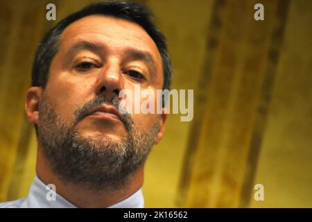 Naples, Campanie, Italie. 15th septembre 2022. Le sénateur Matteo Salvini, chef de Lega, parti de droite et chef de la coalition de droite lors des prochaines élections italiennes, est invité sur le site de l'Union industrielle de Naples et tient un discours sur les problèmes des liens entre le revenu de base, les immigrations et le travail. (Credit image: © Pasquale Gargano/Pacific Press via ZUMA Press Wire) Credit: ZUMA Press, Inc./Alamy Live News Banque D'Images