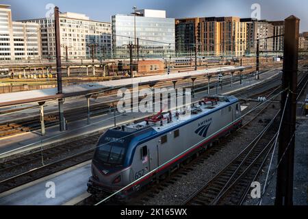 Washington, États-Unis. 15th septembre 2022. Des trains se trouvent sur les voies de la gare Union à Washington, district de Columbia 15 septembre 2022. (Photo par Dominick Sokotooff/Sipa USA) crédit: SIPA USA/Alay Live News Banque D'Images