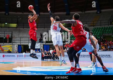 Desio, Italie. 15th septembre 2022. APPAREIL PHOTO NUMÉRIQUE OLYMPUS pendant la coupe Lombardie - Olimpia Milano vs Varese Pallacanestro, événement à Desio, Italie, 15 septembre 2022 crédit: Agence de photo indépendante/Alamy Live News Banque D'Images