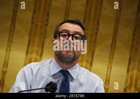 Naples, Campanie, Italie. 15th septembre 2022. Le sénateur Matteo Salvini, chef de Lega, parti de droite et chef de la coalition de droite lors des prochaines élections italiennes, est invité sur le site de l'Union industrielle de Naples et tient un discours sur les problèmes des liens entre le revenu de base, les immigrations et le travail. (Credit image: © Pasquale Gargano/Pacific Press via ZUMA Press Wire) Credit: ZUMA Press, Inc./Alamy Live News Banque D'Images