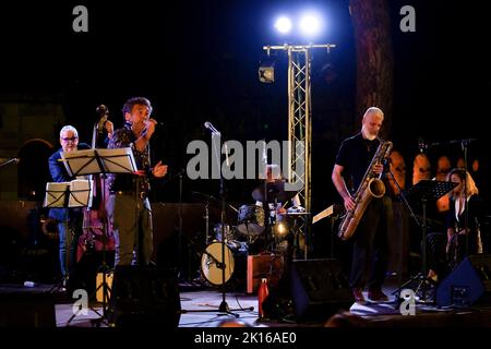 14 septembre 2022, Rome, Italie: Ninni Bruschetta pendant le concert â€˜i Siciliani Cettina Donato & Ninni Bruschettaâ€™ de Jazz&image 2022 au Parco del Celio sur 14 septembre 2022 à Rome, Italie (Credit image: © Roberto Bettacchi/Pacific Press via ZUMA Press Wire) Banque D'Images