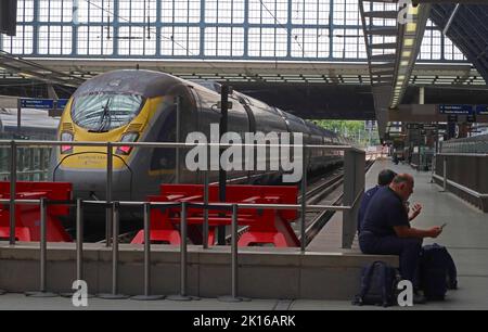 Eurostar E320 train 4001, à St Pancras International, British Rail classe 374, EMU Electric multiple Unit Passenger train, Londres, Banque D'Images