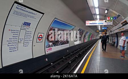 Northern Line, plate-forme en direction du nord à Kings Cross / St Pancras, transport pour Londres, plate-forme de métro TfL N1 2AR Banque D'Images