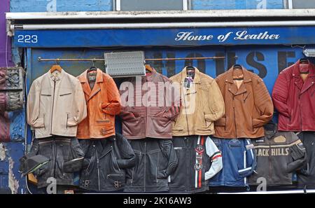 Vestes de mode pré-aimées, de la boutique House of Leather, 223 Camden High Street, North London, Angleterre, Royaume-Uni, NW1 7BU Banque D'Images