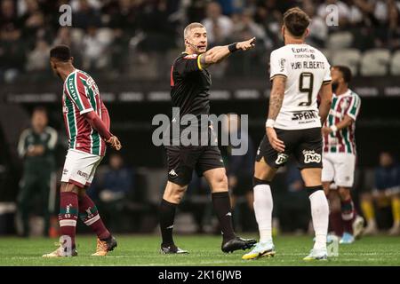 Sao Paulo, Brésil. 15th septembre 2022. SÃO PAULO, SP - 15.09.2022: CORINTHIENS X FLUMINENSE - Anderson Daronco pendant le match entre Corinthiens x Fluminense tenu à Neo Química Arena à São Paulo, SP. Le match est le deuxième pour la demi-finale Copa do Brasil 2022. (Photo: Marco Galvão/Fotoarena) Credit: Foto Arena LTDA/Alay Live News Banque D'Images