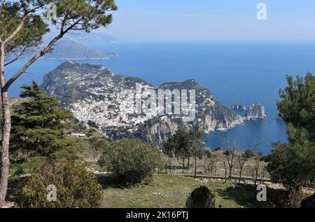 Anacapri - Scorcio panoramico del Monte Tiberio dalla terrazza di Monte Solaro Banque D'Images