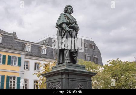 Bonn septembre 2022 : le monument Beethoven sur la place Münsterplatz à Bonn commémore le fils le plus célèbre de la ville, le compositeur Ludwig van Beethoven. Banque D'Images