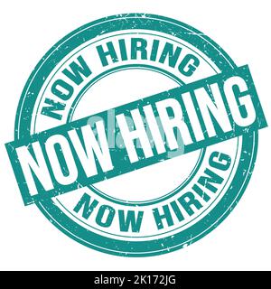 MAINTENANT, le texte D'EMBAUCHE est écrit sur le timbre rond bleu de grungy Banque D'Images