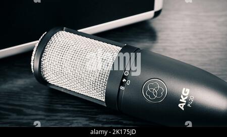 Gros plan d'un microphone à condensateur AKG Banque D'Images