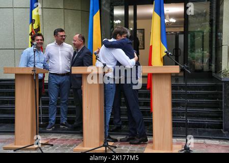 Non exclusif: ODESA, UKRAINE - 15 SEPTEMBRE 2022 - les participants sont photographiés lors d'une réunion d'information conjointe du ministre des Affaires étrangères de l'Ukraine, de la Moldavie et de Banque D'Images