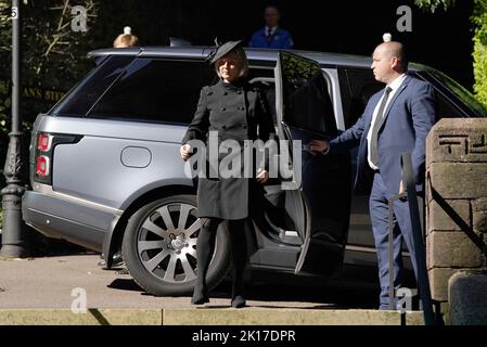 Le Premier ministre Liz Truss arrive à la cathédrale de Llandaff à Cardiff, pour un service de prière et de réflexion pour la vie de la reine Elizabeth II Date de la photo: Vendredi 16 septembre 2022. Banque D'Images