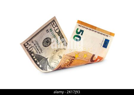 dollar et euro isolés sur fond blanc. le concept d'égalité des taux de change de dollars et d'euros. 50 dollars et 50 euros sur une seule facture. Banque D'Images