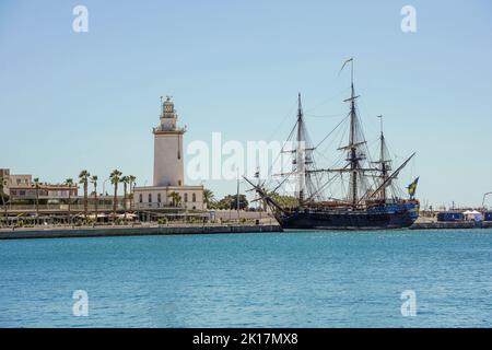 Göteborg de Suède , réplique à la voile au phare du port de Malaga, Espagne. Banque D'Images