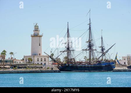 Göteborg de Suède , réplique à la voile au phare du port de Malaga, Espagne. Banque D'Images