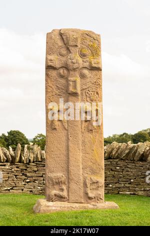 Aberlemno Stones - Aberlemno Cross Slab ou Aberlemno 3 une des pierres sculptées au pitiche - Aberlemno, Angus, Écosse, Royaume-Uni Banque D'Images