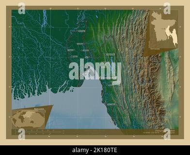 Chittagong, division du Bangladesh. Carte d'altitude en couleur avec lacs et rivières. Lieux et noms des principales villes de la région. Angle auxiliaire l Banque D'Images