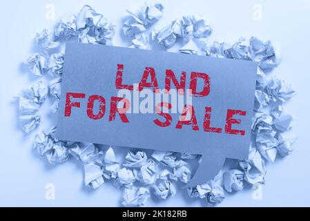Panneau d'écriture à la main Land for sale. Approche d'affaires Immobilier Lot vendre développeurs Realtors investissement Banque D'Images