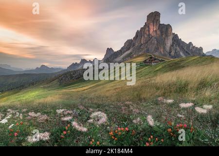 Coucher de soleil dans les Dolomites italiens, Passo Giau (Belluno) Banque D'Images