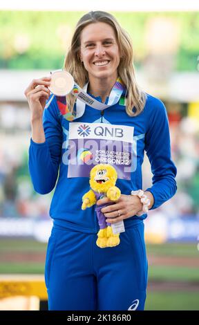 Elena Vallortigara, de l’Italie, remise de la médaille de bronze pour le saut en hauteur des femmes aux Championnats du monde d’athlétisme, Hayward Field, Eugene, Oregon, États-Unis Banque D'Images