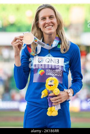 Elena Vallortigara, de l’Italie, remise de la médaille de bronze pour le saut en hauteur des femmes aux Championnats du monde d’athlétisme, Hayward Field, Eugene, Oregon, États-Unis Banque D'Images