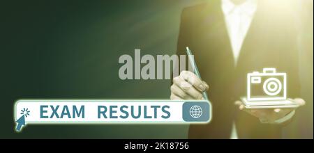 Écriture affichage des résultats d'examen. Idée d'entreprise résultat d'un test formel qui montre la connaissance ou la capacité Banque D'Images