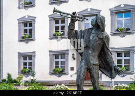 Brunnen mit Statue des Trompeter von Säckingen im Park von Schloss Schönau, Bad Säckingen, Landkreis Waldshut, Bade-Wurtemberg, Allemagne | Foun Banque D'Images